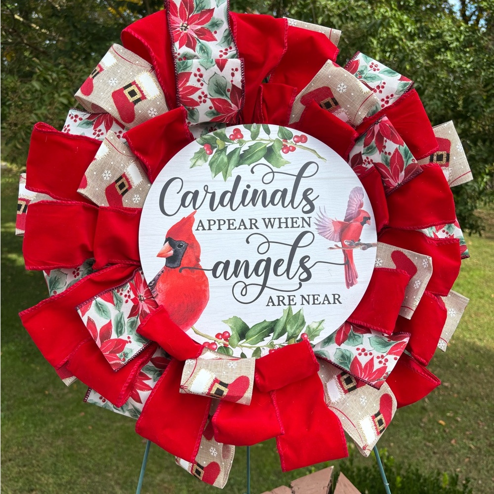 Elegant Red Cardinal Holiday Wreath